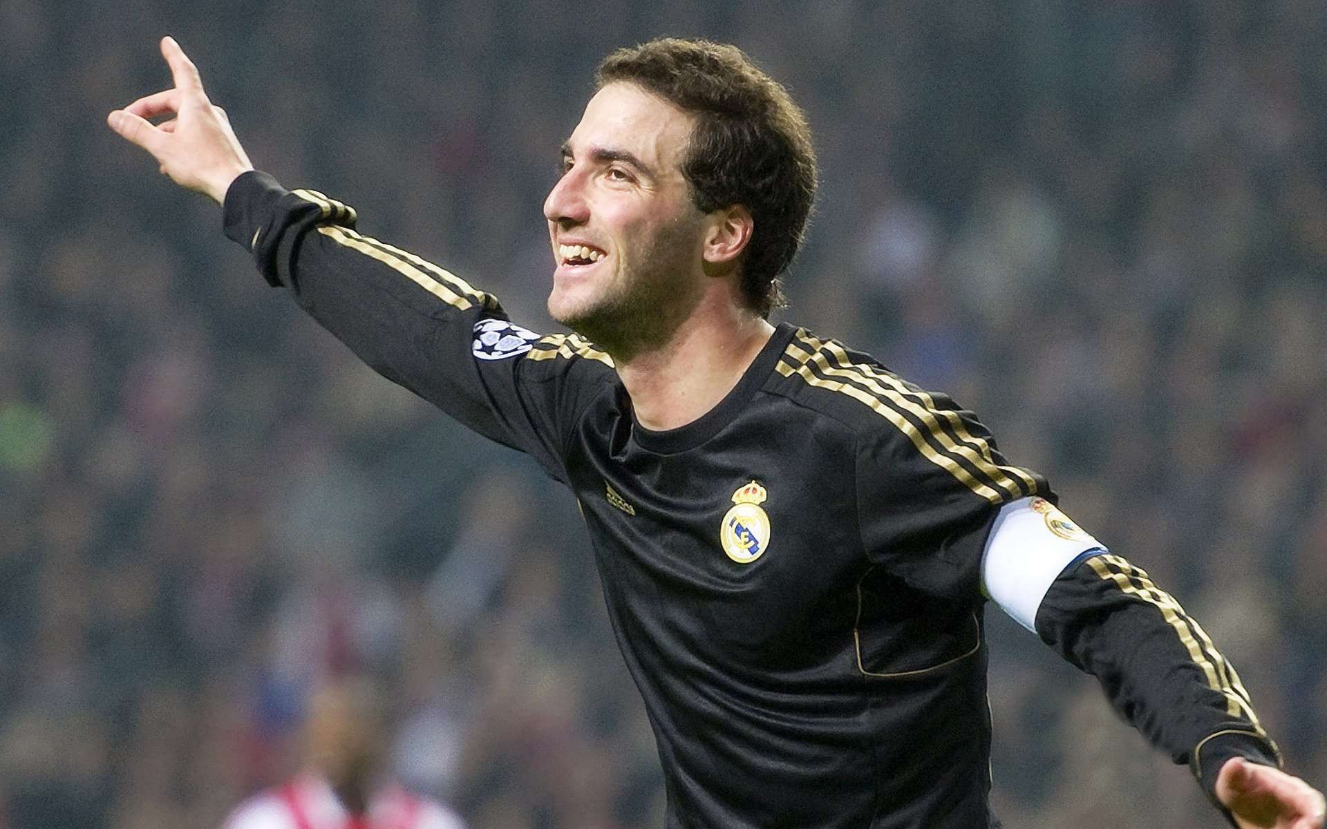 爱游戏 电竞-切尔西与卡拉巴赫战平，防守漏洞难掩，切尔西的卡希尔